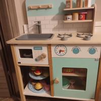 CUCINA COMPLETA DI ACCESSORIATO