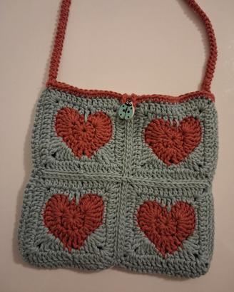 borsa per bambina fatta a mano all'uncinetto 