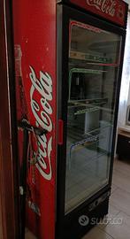 Unico blocco: frigo, forno,  piano cottura.