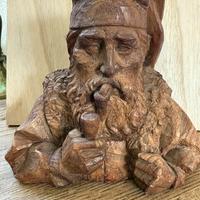 Scultura in legno uomo con pipa