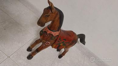 Cavallo in legno vintage