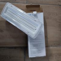 luce di emergenza da parete 