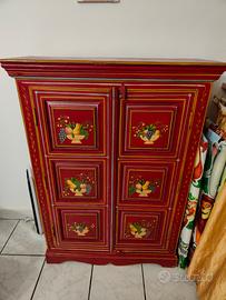 Dispensa in massello decorata a mano