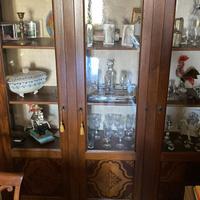 Sparecchiatavola, vetrinetta e 6 sedie