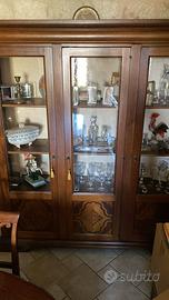 Sparecchiatavola, vetrinetta e 6 sedie
