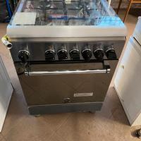 Cucina con forno elettrico