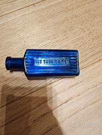 Antica bottiglietta di veleno in vetro blu