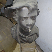 Scultura in bronzo "scugnizzo con sigaretta"