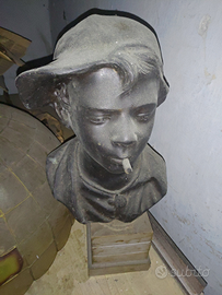 Scultura in bronzo "scugnizzo con sigaretta"