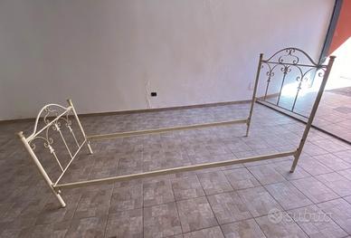 Letto singolo in ferro battutto