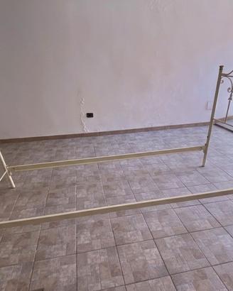 Letto singolo in ferro battutto