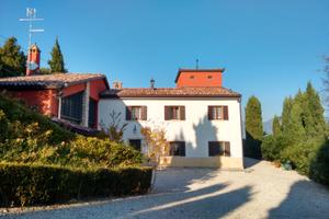 Casale con vigneto ed uliveto