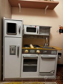 Cucina giocattolo in legno per bambini