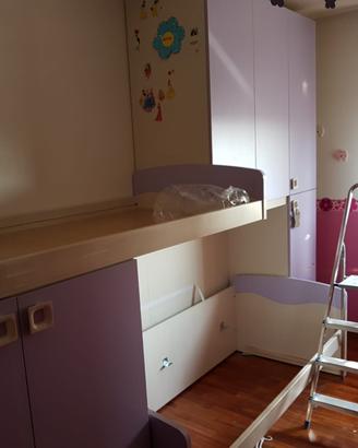 Camera con letto a castello soppalcato