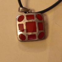 collana con ciondolo