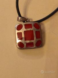 collana con ciondolo