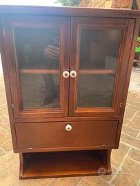 Piccola dispensa in legno