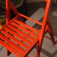 sedia in legno chiudibile rossa