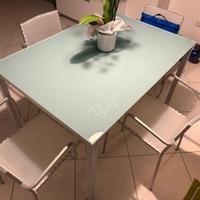 Tavolo allungabile con sedie