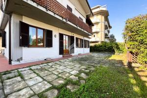 4 LOCALI A MASSA