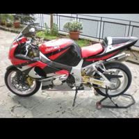 Suzuki gsx r 1000 k1