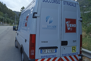 Furgone Iveco 35 pulizia stradale
