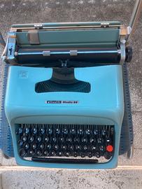 Macchina da scrivere vintage olivetti