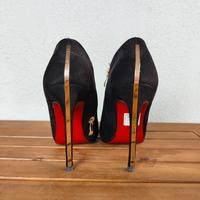 Scarpe tacco donna nere con dettagli oro