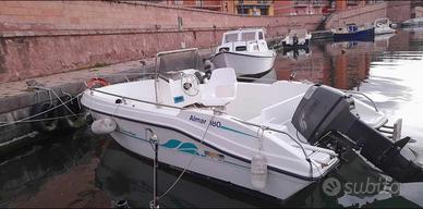 Barca con due motori