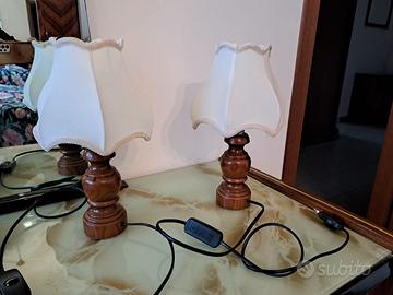 Lampade con base in legno