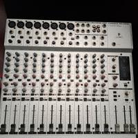 Mixer Behringer MX 2004A