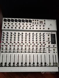 Mixer Behringer MX 2004A