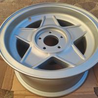 Ferrari 365 serie Cerchio 7 1/2 x 15" Cromodora