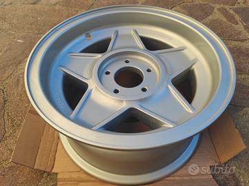 Ferrari 365 serie Cerchio 7 1/2 x 15" Cromodora