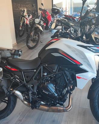 Benelli trk702 con tris valigie omaggio