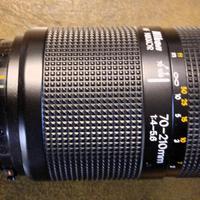 fotocamera NIKON D-3000