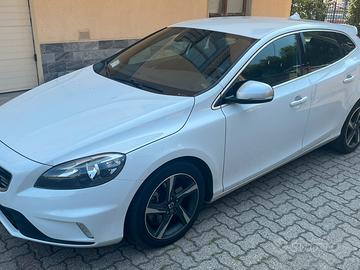 VOLVO V40 R DESIGN