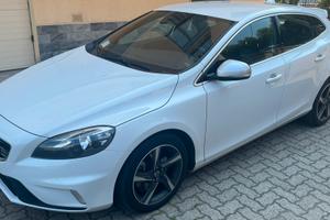 VOLVO V40 R DESIGN