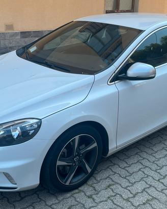 VOLVO V40 R DESIGN