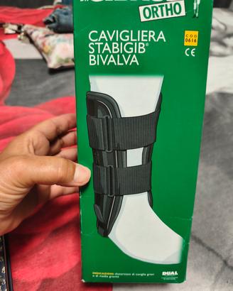 cavigliera bivalva