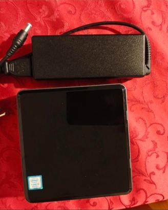 PC USFF Intel NUC8BEH
