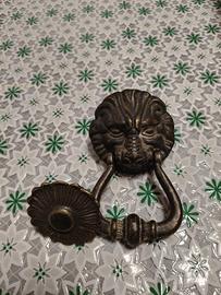 Batacchio per portoni con testa di leone in ottone
