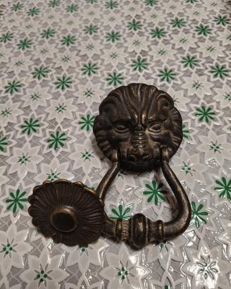 Batacchio per portoni con testa di leone in ottone