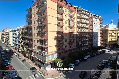 Ampio appartamento in Via Liguria ang. Via Emilia