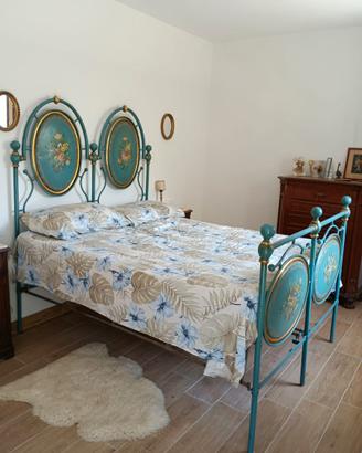 Antico Letto Matrimoniale in Ferro Dipinto a Mano
