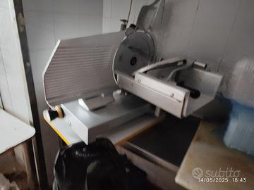 AFFETTATRICE BIZERBA