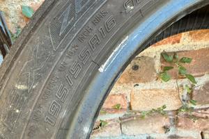 Gomme macchina