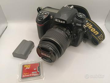 Nikon D200 con obiettivo e due batterie 