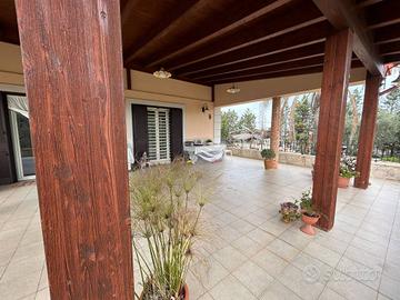 Villa di 300 m² con 4 locali e box auto doppio a G