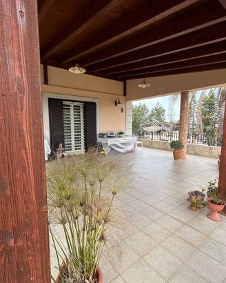 Villa di 300 m² con 4 locali e box auto doppio a G